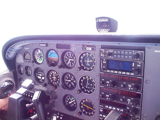 Cockpit of the 2000 Skyhawk